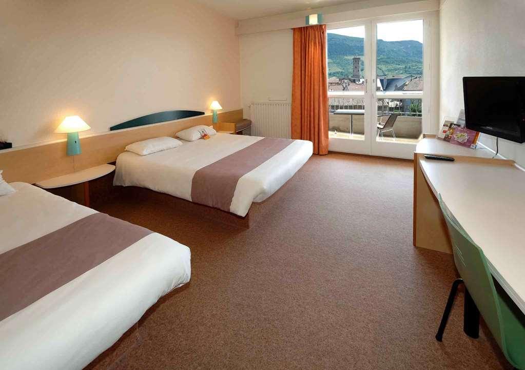 Ibis Centre Millau Hotel Room photo